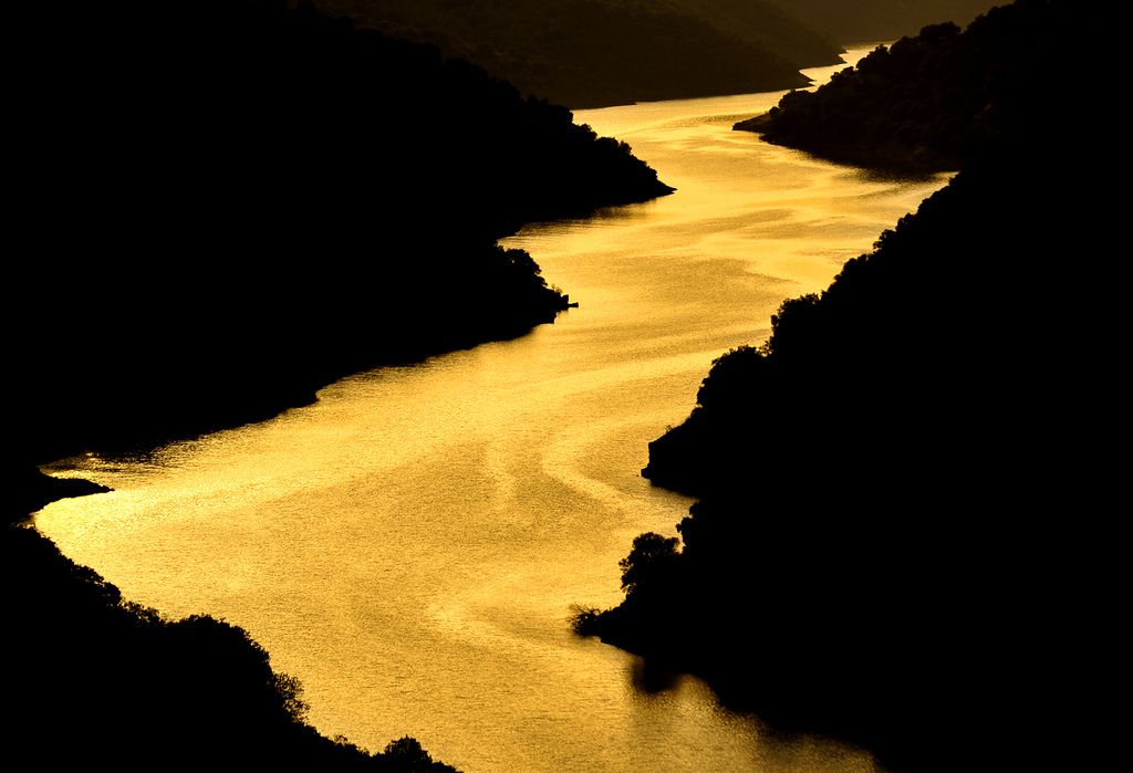 Vàng chảy trôi giữa Trung Đông và Fed: Ai thực sự nắm giữ lợi thế?