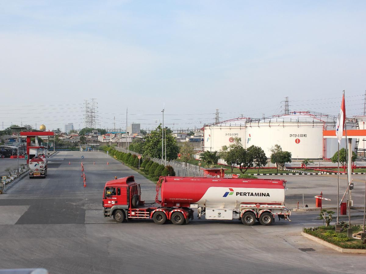 Giữa biến động dầu to&agrave;n cầu, Indonesia vẫn &ldquo;neo&rdquo; gi&aacute; xăng - Ảnh 1