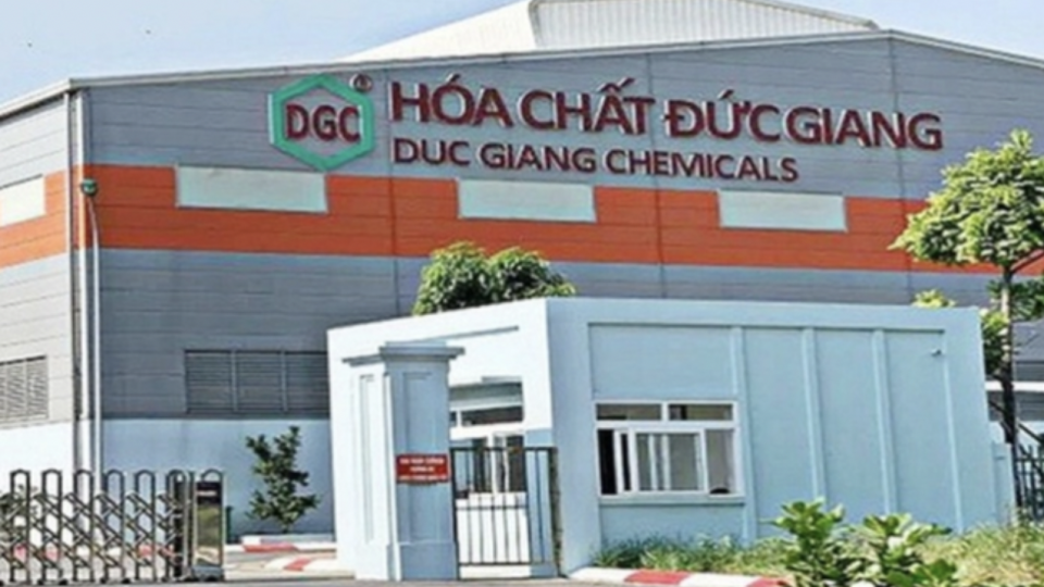 Hóa chất Đức Giang giải trình cú lao dốc gây sốc