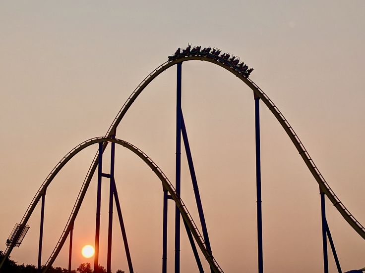 Tổng quan thị trường 25/3: Dầu giảm 7%, vàng tăng hơn 2%