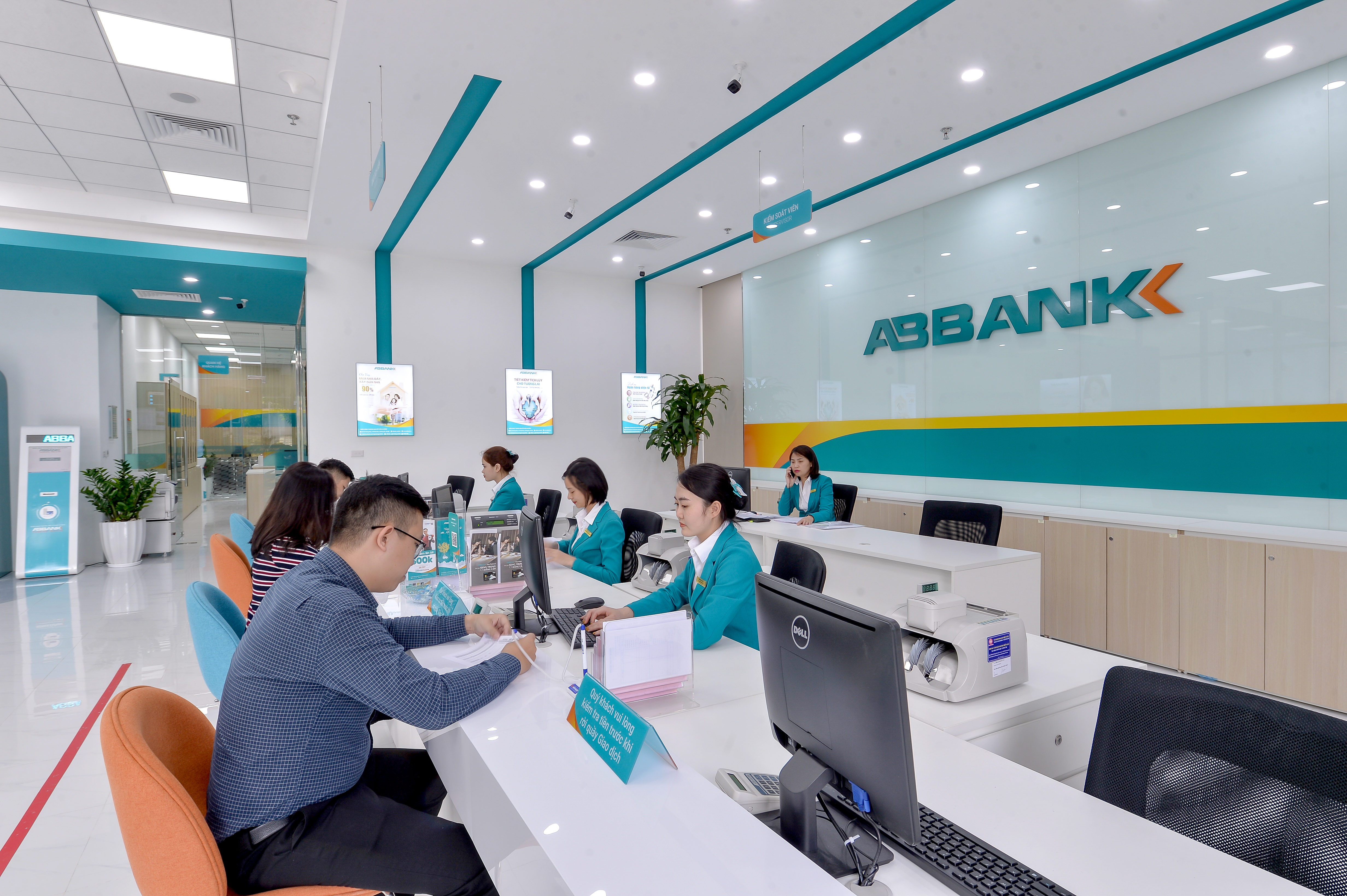 Lãi tăng sốc 352%, ABBank gây “choáng” trước thềm ĐHĐCĐ