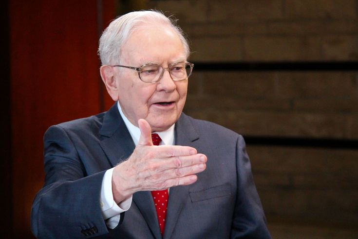 Buffett không lo suy thoái, cảnh báo rủi ro lớn hơn nằm ở đồng USD