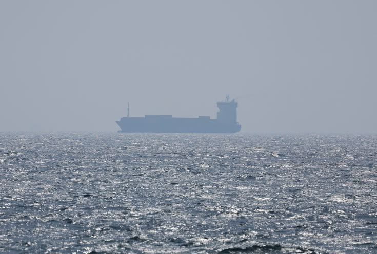 Giá dầu thực tế vọt lên 141 USD/thùng, chuyên gia cảnh báo thị trường ‘định giá sai’