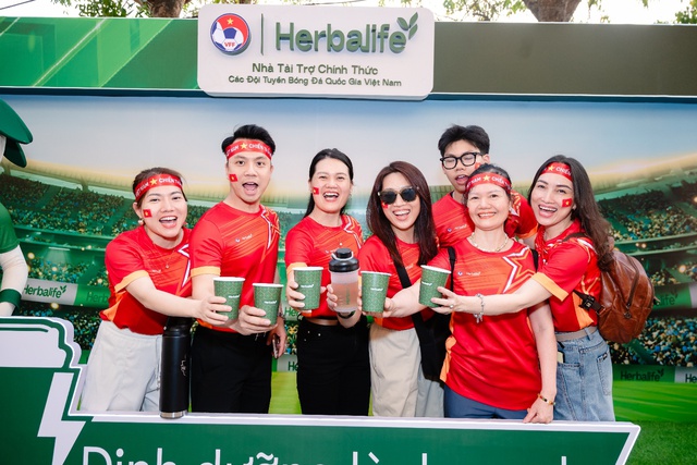 Herbalife Việt Nam tổ chức Fanzone tiếp lửa tuyển Việt Nam trước trận đấu với Malaysia- Ảnh 3.