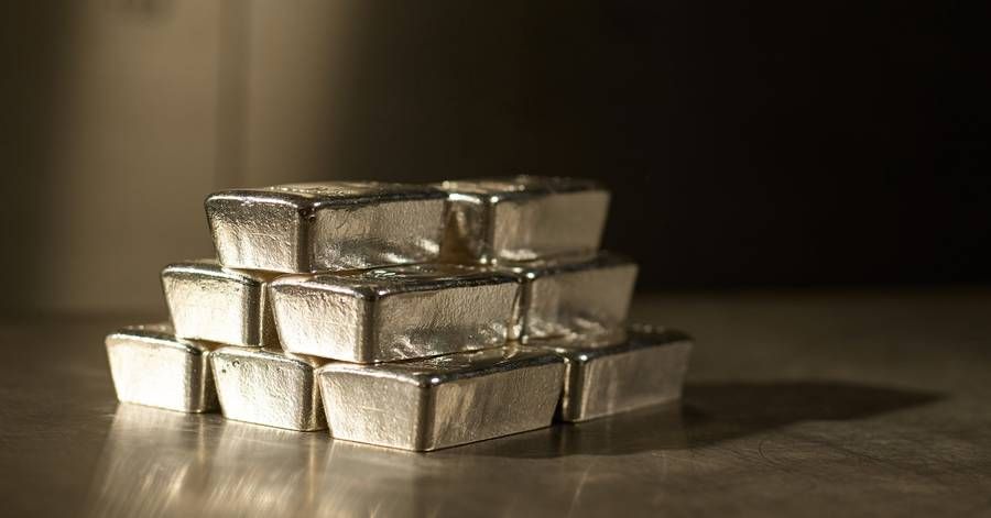 Giá bạc đi ngang quanh 73 USD/ounce, thị trường chờ tín hiệu từ lãi suất Mỹ