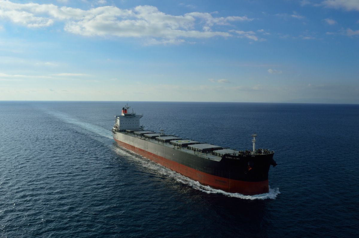 Bộ Xây dựng yêu cầu huy động tàu cỡ lớn chở dầu từ Vịnh Ba Tư về Việt Nam