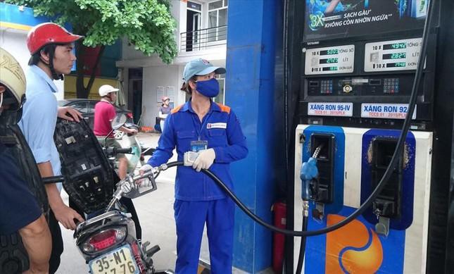 Xe điện bùng nổ, Petrolimex lo sản lượng bán lẻ đi xuống