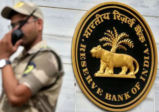 Ngân hàng Dự trữ Ấn Độ giữ lãi suất 5,25%, hạ dự báo tăng trưởng