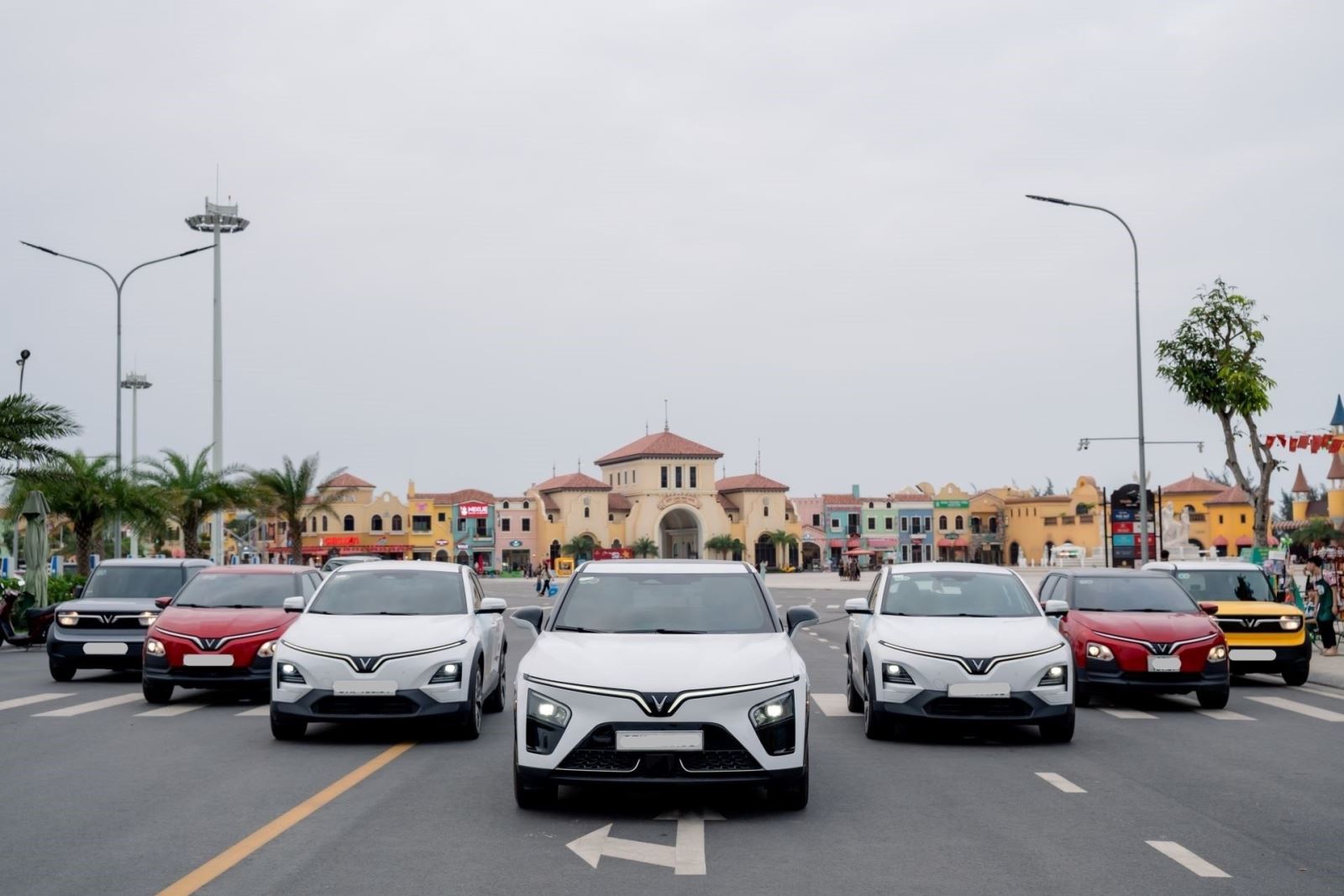 Doanh số VinFast lập đỉnh, thị trường xe điện Việt “dậy sóng”