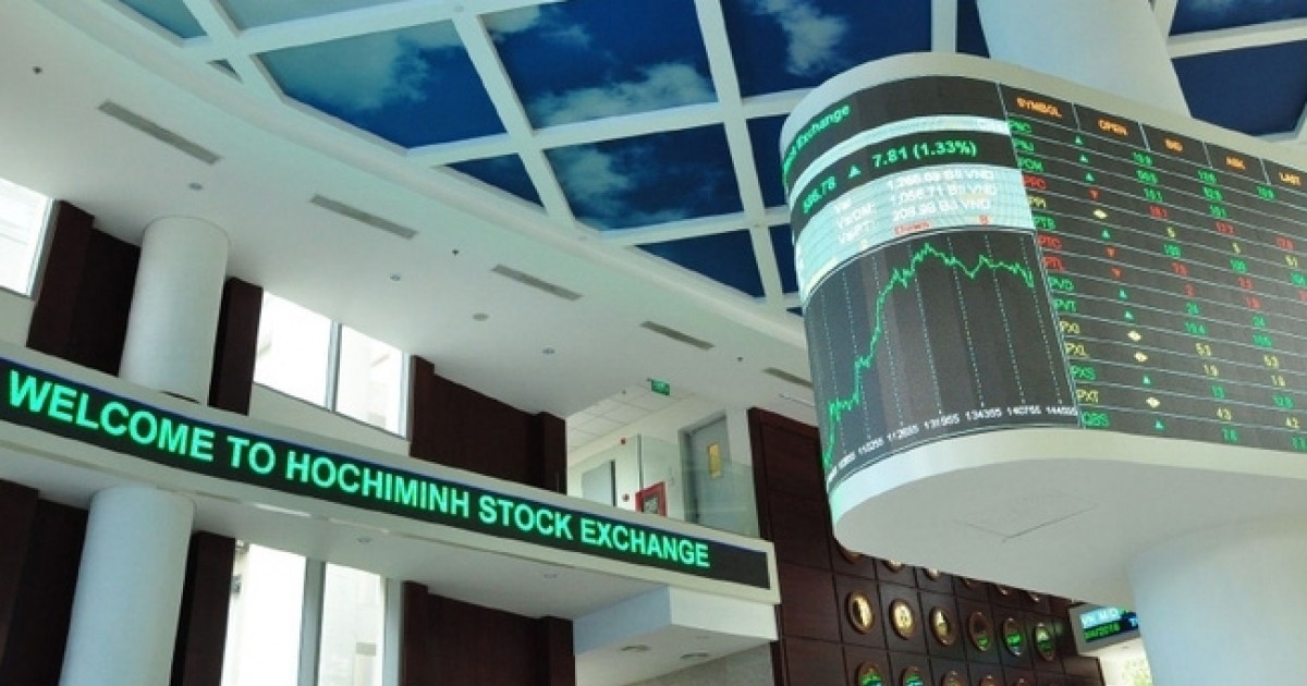 Làn sóng chuyển sàn nóng lên, thêm hai doanh nghiệp gia nhập HoSE