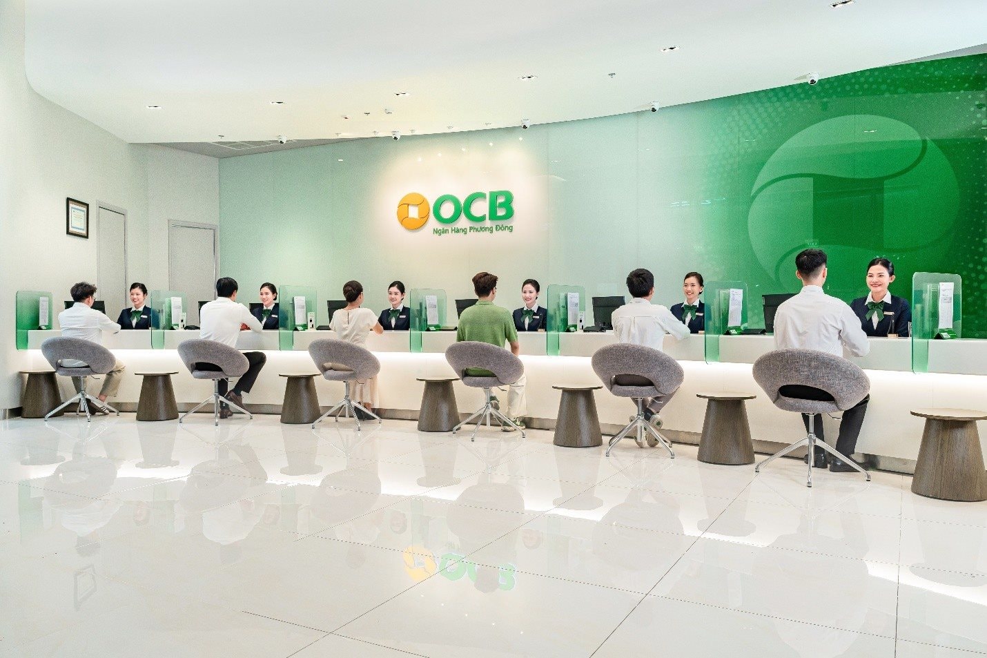OCB tăng trưởng 37% lợi nhuận, mảng dịch vụ và ngoại hối “gánh team”