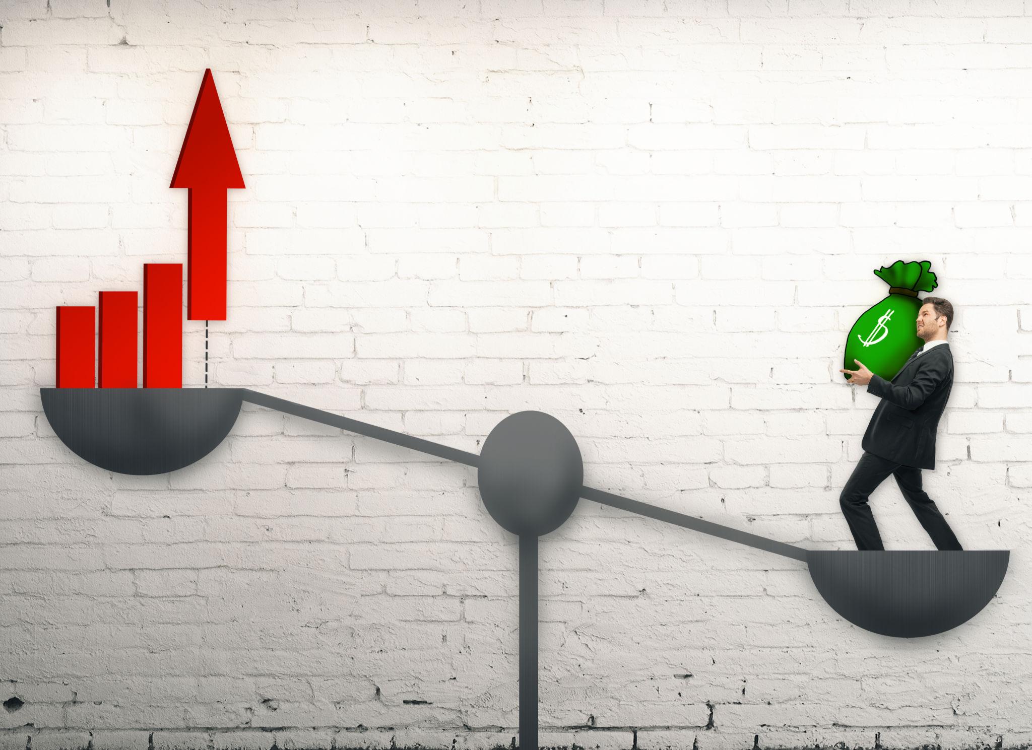 Lãi suất “nóng” mùa ĐHĐCĐ ngân hàng 2026, bài toán kép hiện rõ