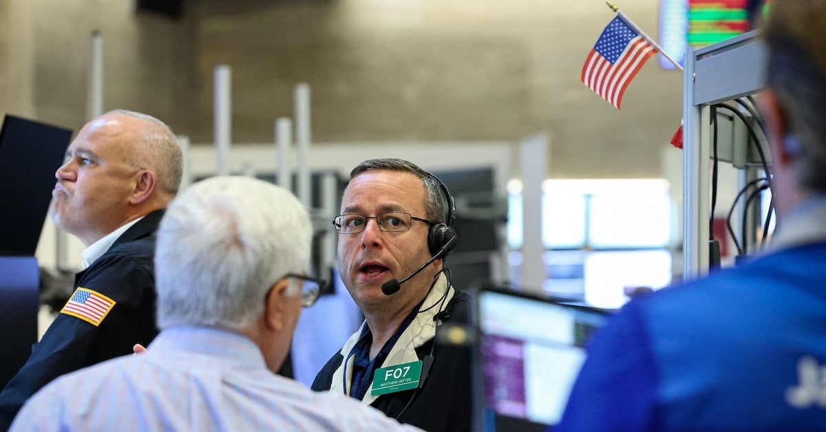 Chứng khoán Mỹ đỏ lửa: Cổ phiếu chip bị bán tháo, Nasdaq lao dốc gần 1%