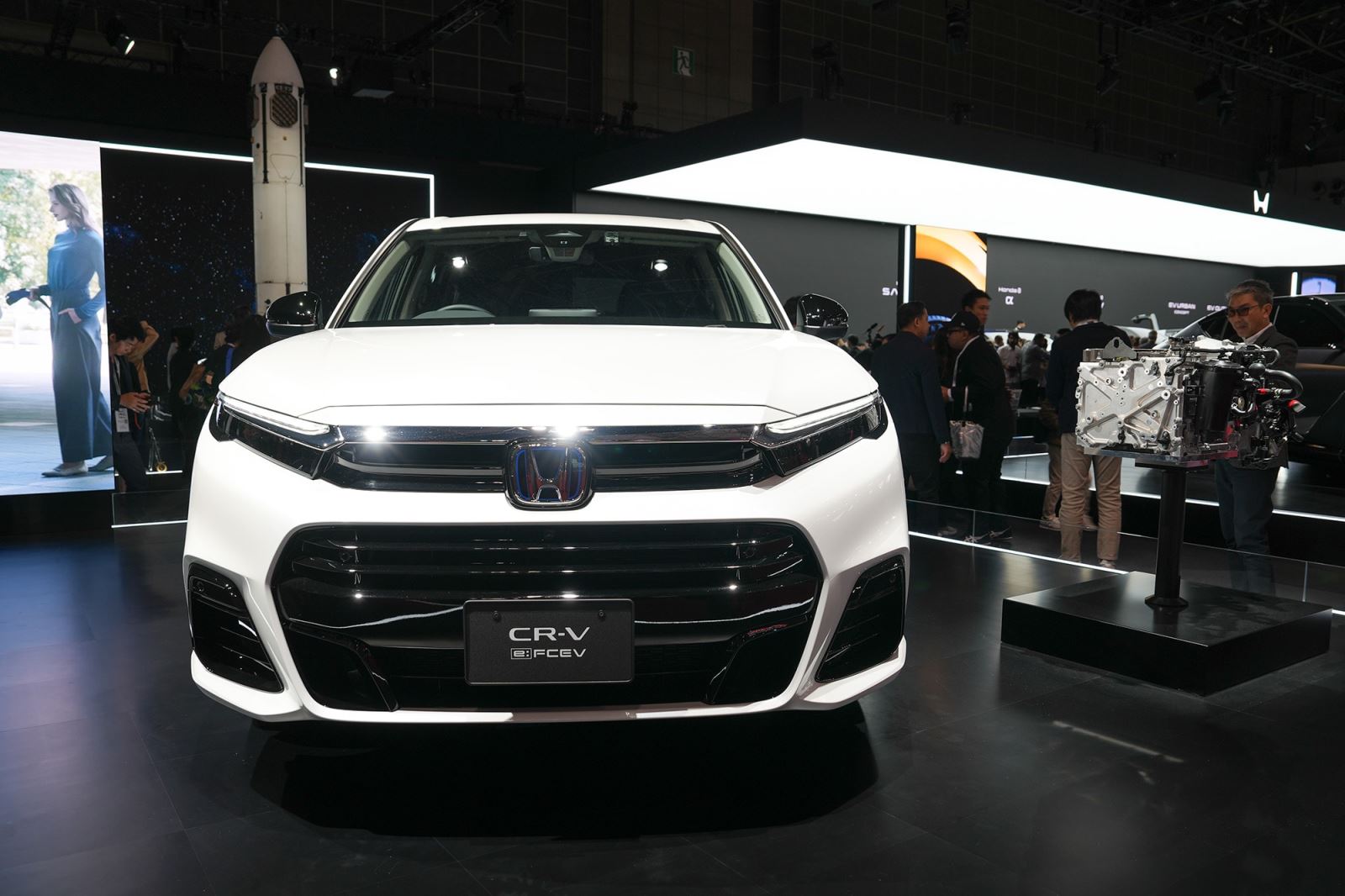Bất chấp thị trường biến động, Toyota vẫn lập đỉnh doanh số