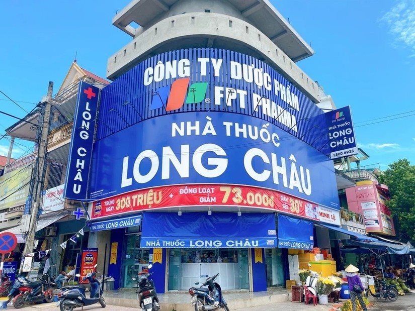 Long Châu bùng nổ doanh thu hơn 10.000 tỷ, FPT Retail tăng trưởng 30%