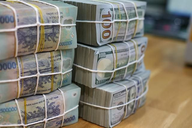 Lãi suất USD 0%, bài toán giữ ngoại tệ chuyển từ lãi suất sang công cụ tài chính.jpg