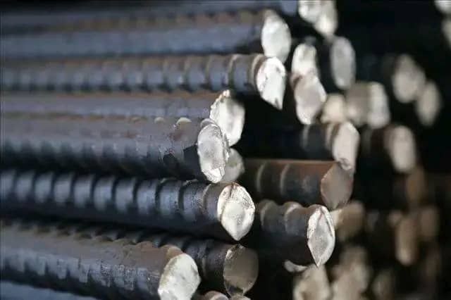 Xuất khẩu sắt thép thu về gần 2 tỷ USD quý I, nhưng động lực đang chuyển về nội địa