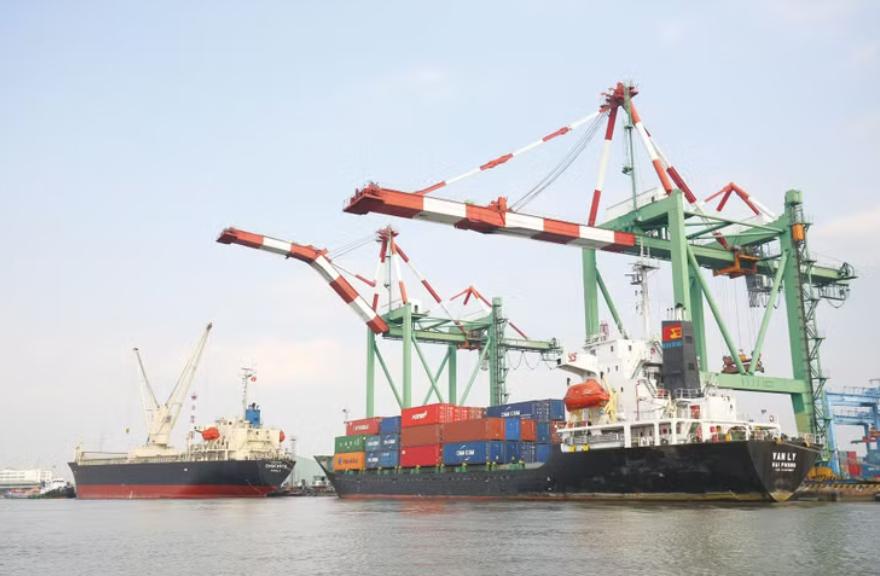 Nhập siêu lập kỷ lục sau 5 tháng đầu năm, điều gì đang xảy ra với thương mại Việt Nam?