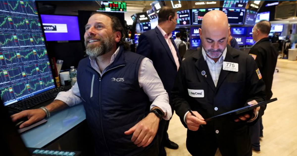 Phố Wall bùng nổ: S&P 500 vượt 7.300 điểm nhờ tín hiệu hòa bình giữa Mỹ và Iran