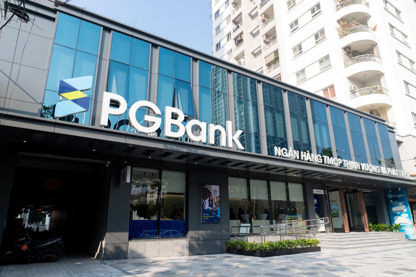 Lợi nhuận PGBank bứt tốc mạnh, nợ nhóm 2 lại “phình to” bất thường