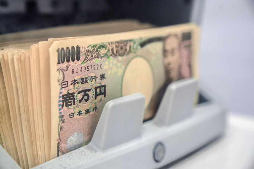 Tokyo đã tung khoảng 10.000 tỷ yen để hỗ trợ nội tệ khi đồng USD tiến sát mốc 160 JPY.jpg