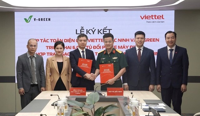 Cú bắt tay của tỷ phú Phạm Nhật Vượng và Viettel