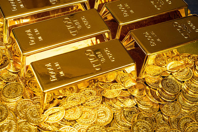 Giá vàng giảm sâu nhất nhiều tuần giữa áp lực từ dầu thô và USD