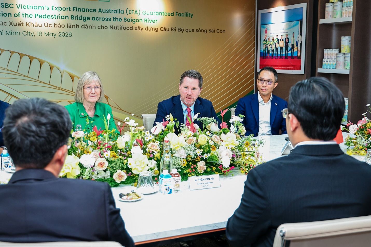 HSBC thu xếp tiện ích tín dụng cho dự án cầu đi bộ của Nutifood