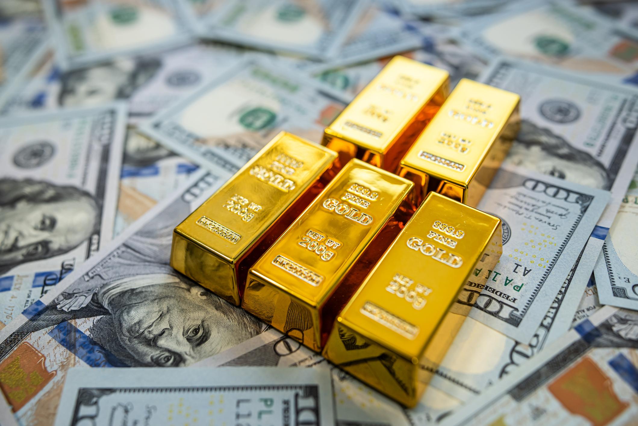 Khi thế giới cần USD hơn vàng