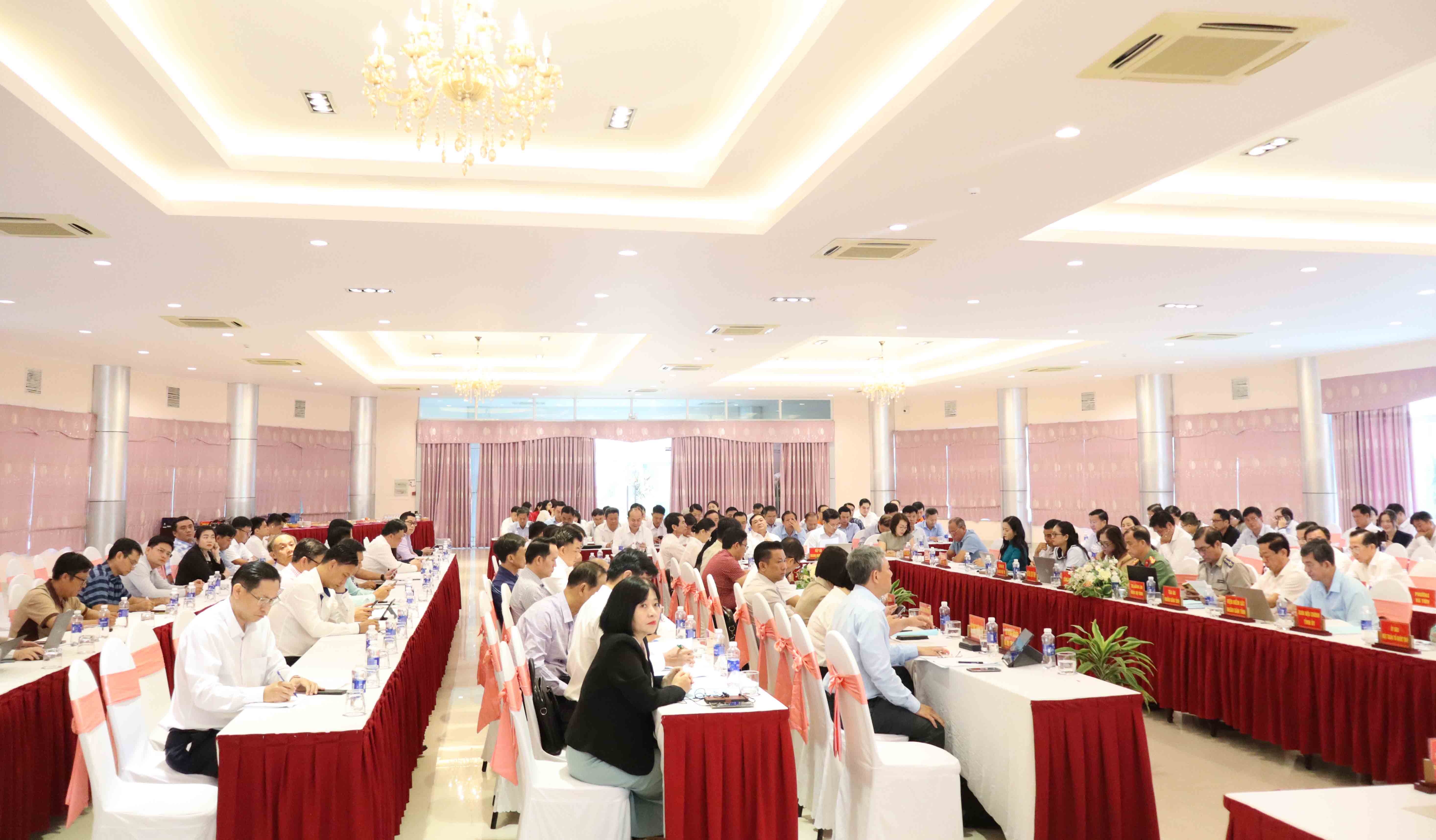 Toàn cảnh buổi Tọa đàm “Ngân hàng đồng hành, chung tay phát triển kinh tế - xã hội tỉnh An Giang”
