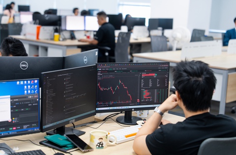 Cổ phiếu đáng chú ý ngày 21/5: CTCK đồng loạt nâng kỳ vọng với VHM, VGC, DXG tái cấu trúc toàn diện