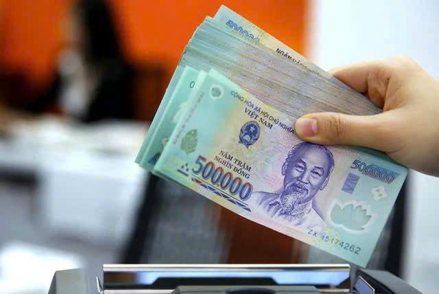 NHNN “tuýt còi” loạt ngân hàng tăng lãi suất huy động, yêu cầu kiểm tra khẩn