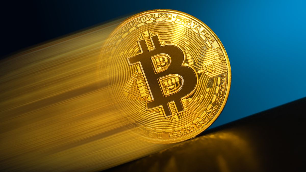 Bitcoin vừa phục hồi sát 83.000 USD đã bị bán tháo mạnh