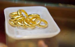 Giá vàng hôm nay 25/5: Tăng cùng đà tăng của thế giới