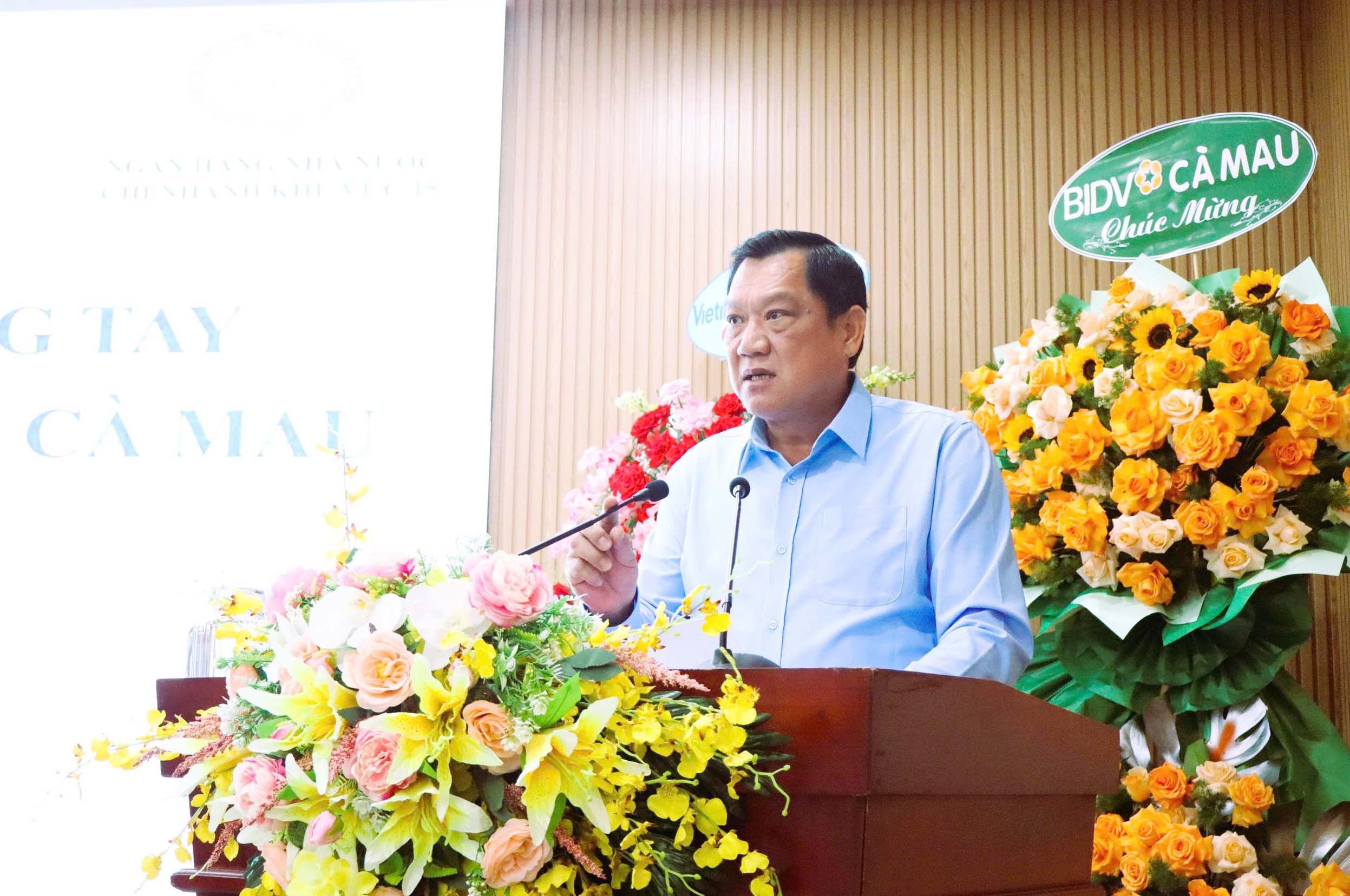 Tham dự tọa đàm có ông Lâm Văn Bi, Phó Chủ tịch Thường trực UBND tỉnh Cà Mau và đại diện Đoàn Đại biểu Quốc hội tỉnh, Ủy ban MTTQ Việt Nam tỉnh, các sở, ngành, hiệp hội doanh nghiệp, tổ chức tín dụng và đông đảo doanh nghiệp trên địa bàn.