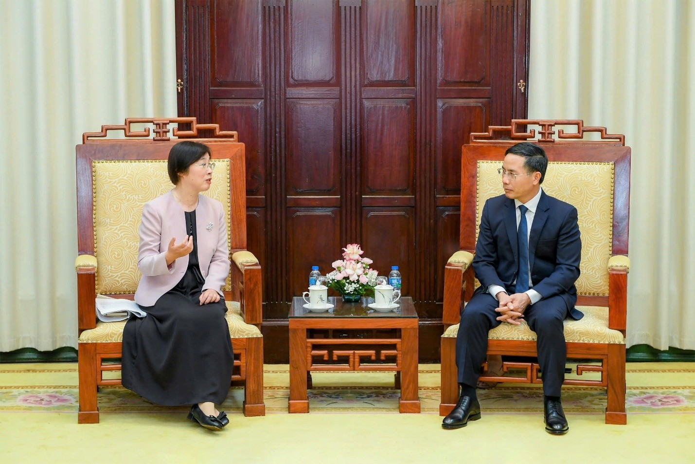 Đằng sau cuộc gặp AIIB là “cơn khát vốn” rất lớn của Việt Nam
