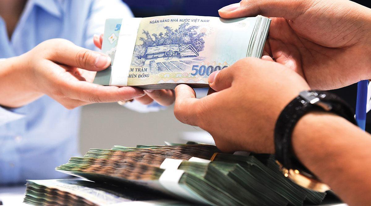 Lãi suất ngân hàng giảm trở lại sau các đợt tăng cục bộ để hút vốn