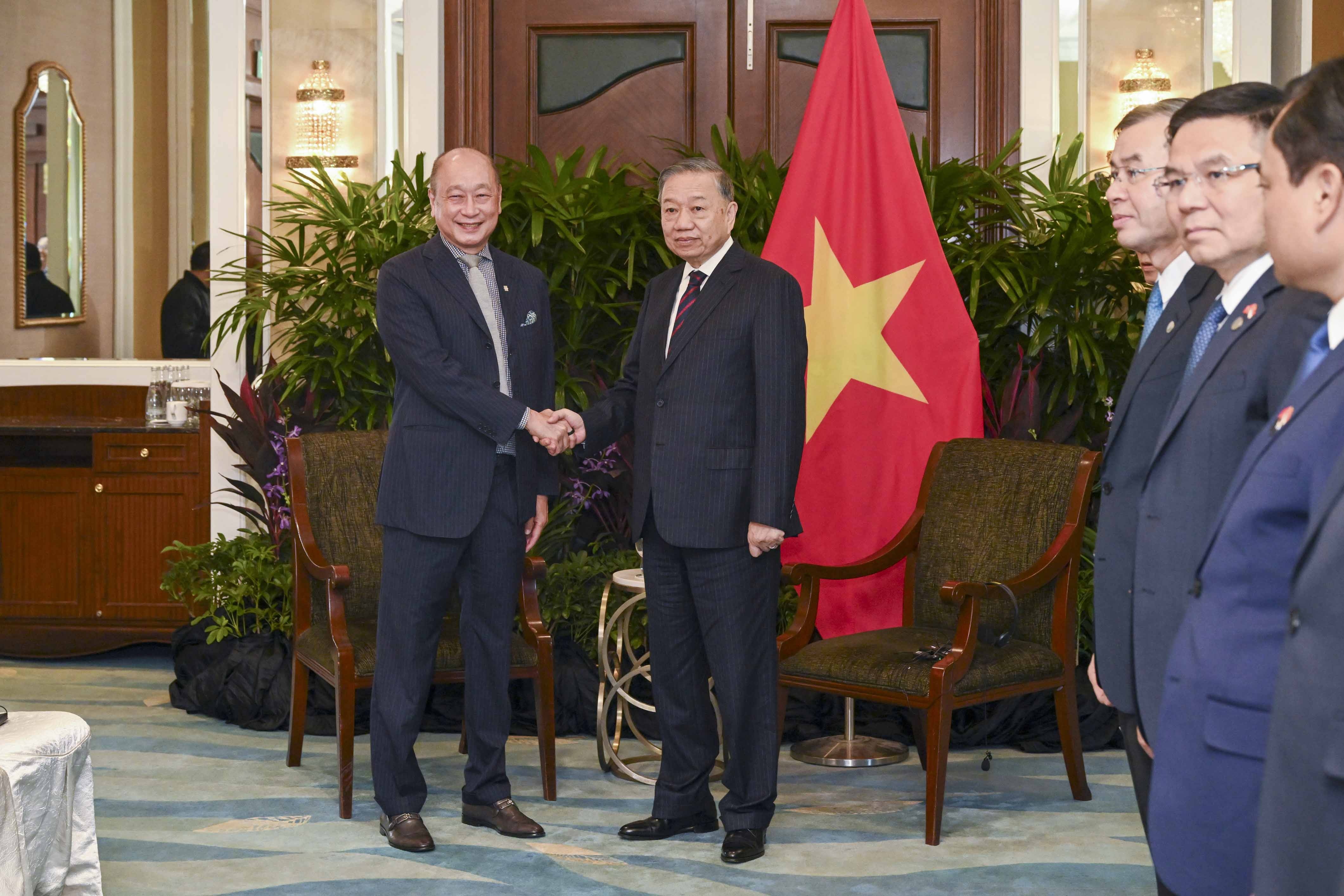 Ông Wee Ee Cheong (bìa trái), Phó Chủ tịch kiêm Tổng Giám đốc UOB trong cuộc gặp với Tổng bí thư, Chủ tịch nước Tô Lâm trong khuôn khổ chuyến thăm cấp Nhà nước tới Singapore nhân sự kiện Đối thoại Shangri-La 2026