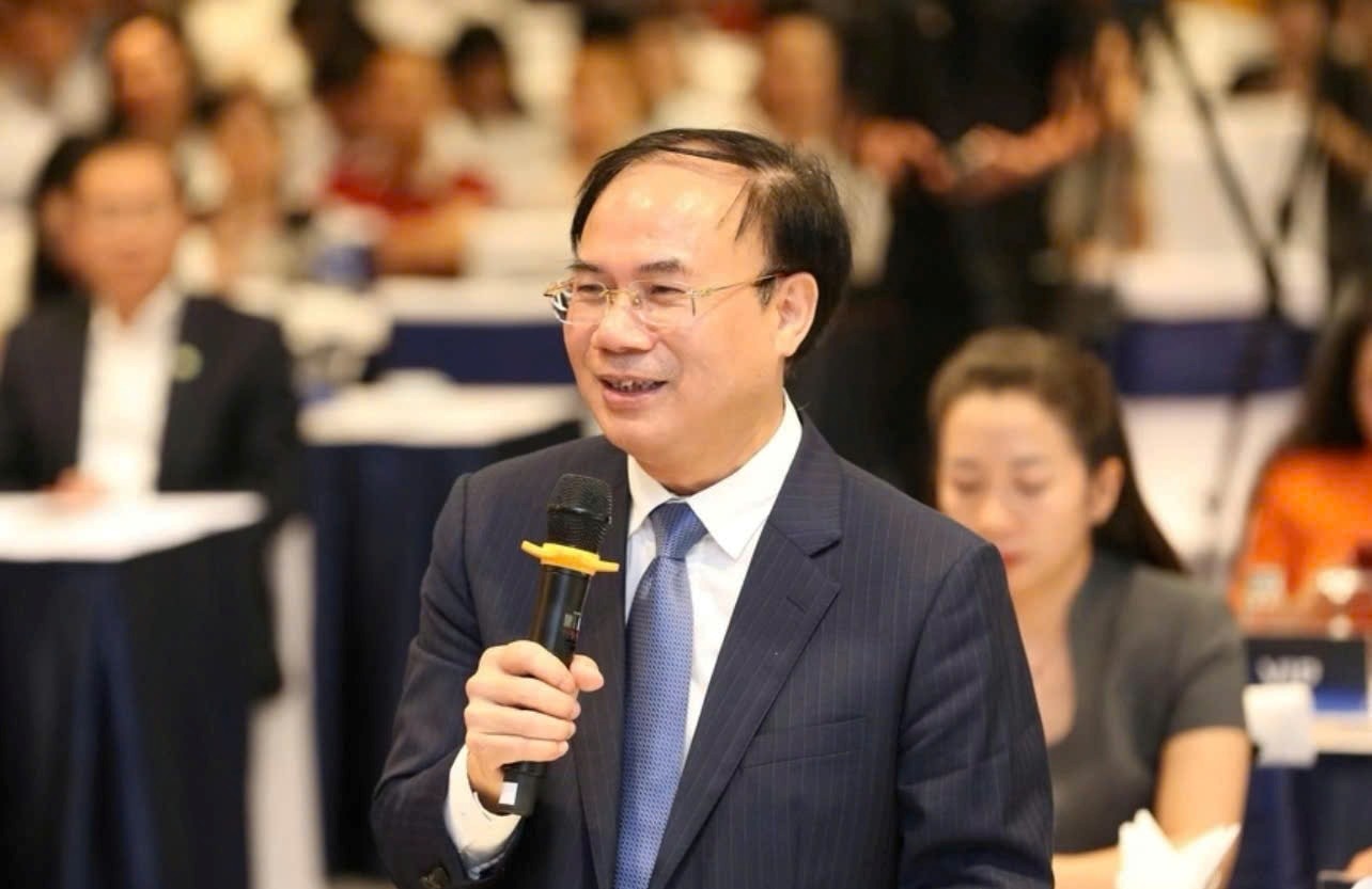 Ông Nguyễn Văn Sinh, Thứ trưởng Bộ Xây dựng thông tin tại Diễn đàn.jpg