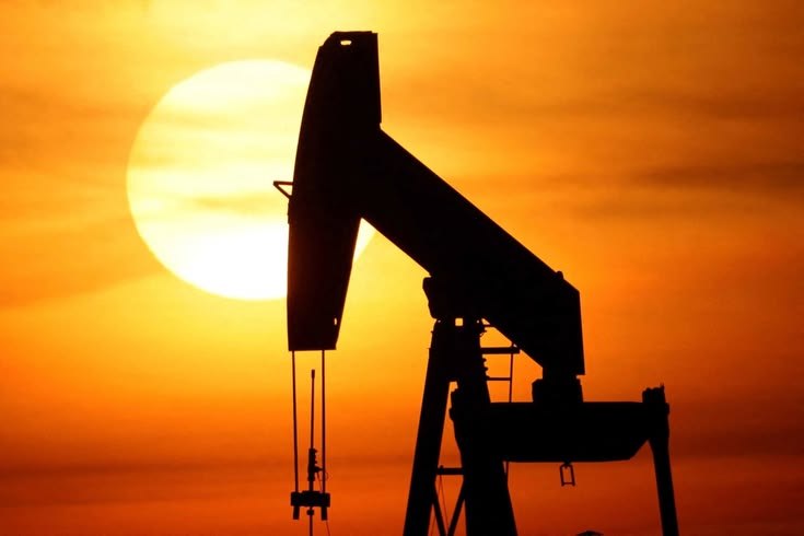 IEA cảnh báo vùng đệm dầu mỏ toàn cầu đang cạn dần.jpg