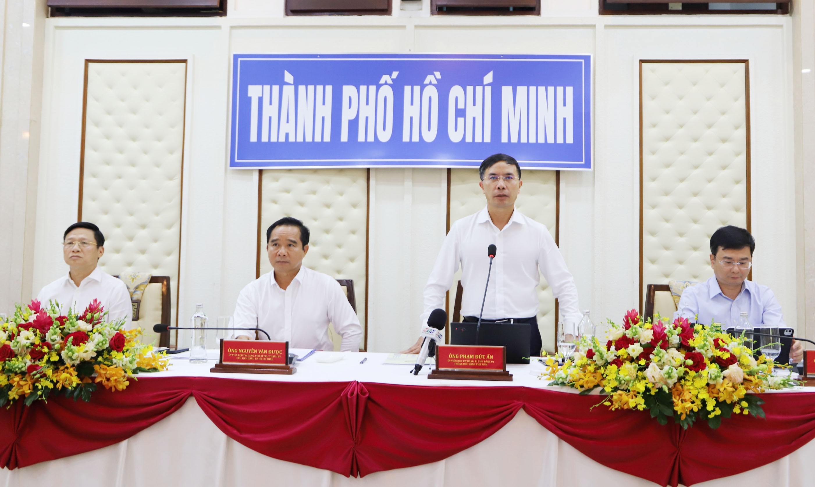 Thống đốc Phạm Đức Ấn chỉ đạo tại Hội thảo - Ảnh: Thạnh Bình