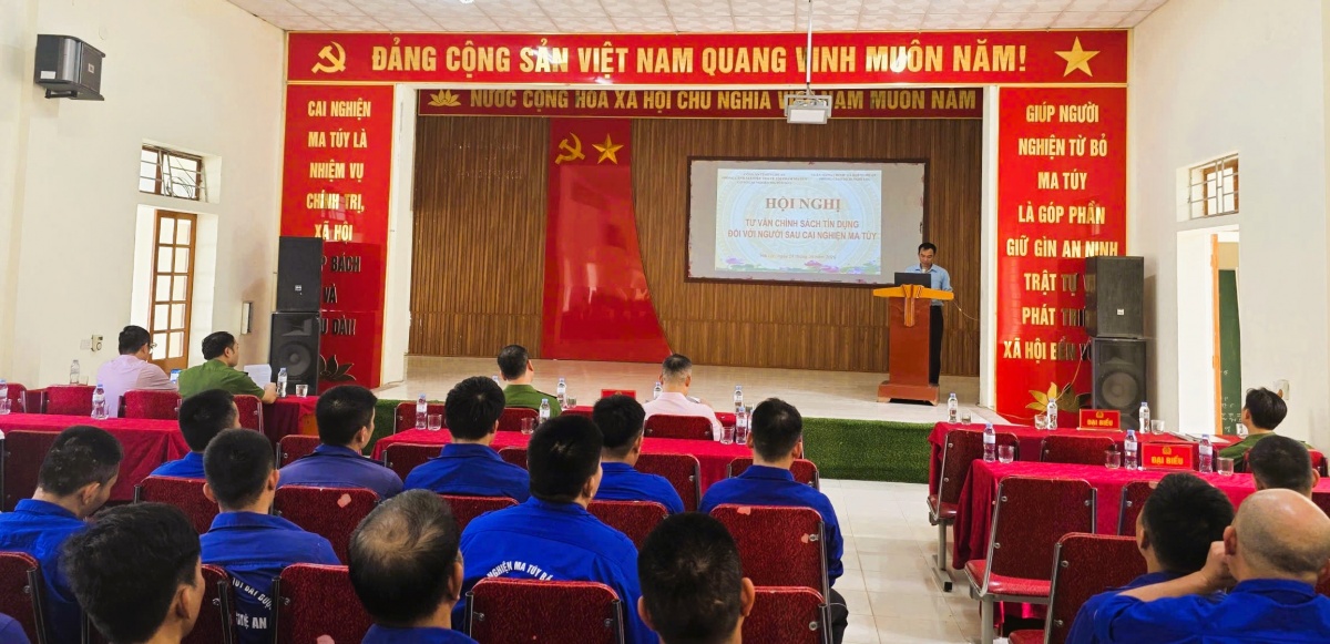 Buổn tư vấn chính sách tín dụng đối với người sau cai nghiện ma túy, do Phòng Cảnh sát điều tra tội phạm về ma túy, Công an tỉnh Nghệ An phối hợp với Phòng giao dịchg NHCSXH Nghi Lộc tổ chức.