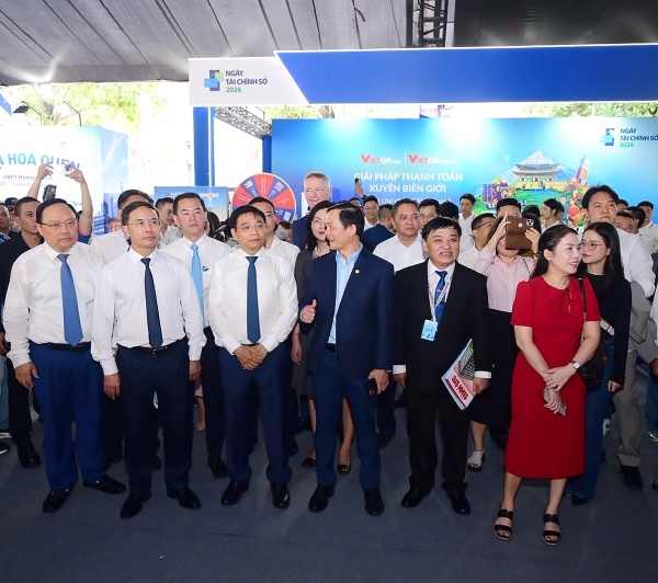 Gian hàng của SACOMBANK thu hút khách quốc tế tại Lễ hội tài chính số 2026