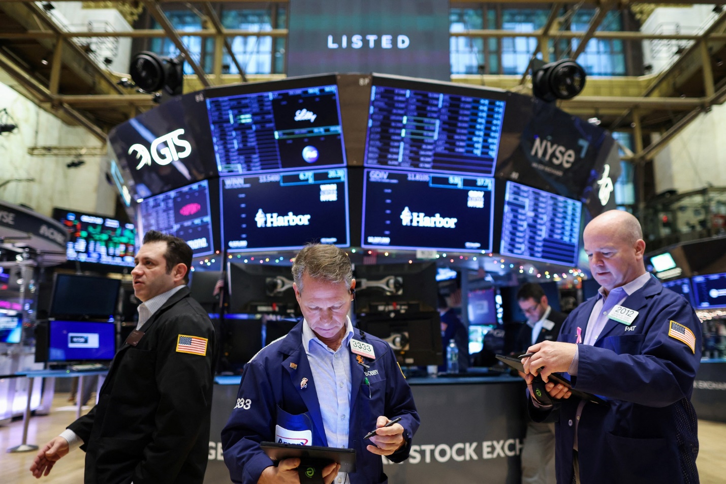 Iran phát tín hiệu hạ nhiệt xung đột, Nasdaq bật tăng gần 1% trong một đêm