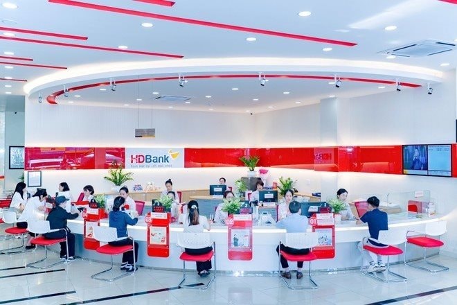 Thoát đáy NIM, HDBank (HDB) bứt tốc lợi nhuận nhờ tín dụng tăng vọt và cú