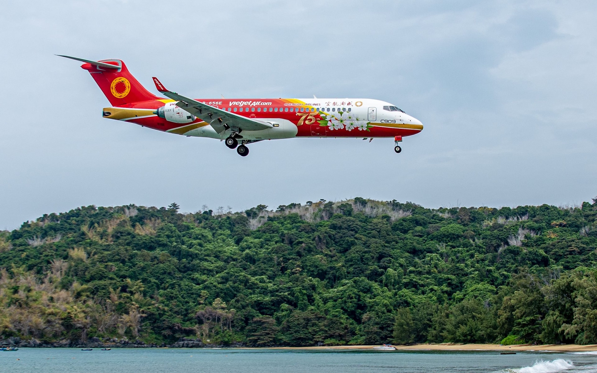 Vietjet lại thuê máy bay Trung Quốc Comac