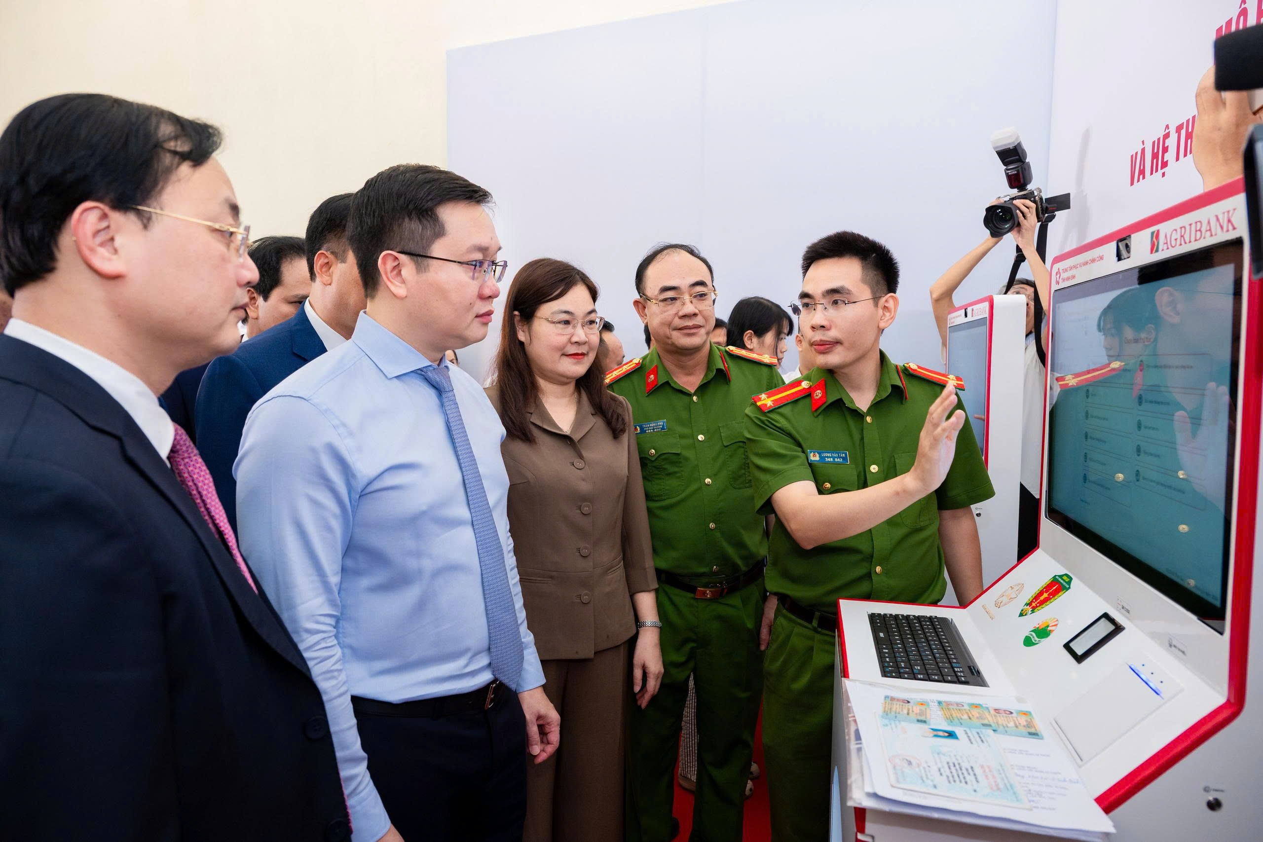 chuyển đổi số không còn là khẩu hiệu, mà trở thành tiện ích cụ thể cho người dân.