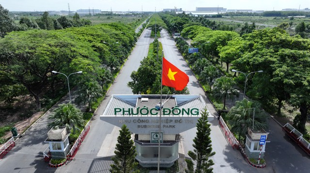 Chủ tịch SIP giảm sở hữu sau thương vụ 3,7 triệu cổ phiếu, người mua là con ruột