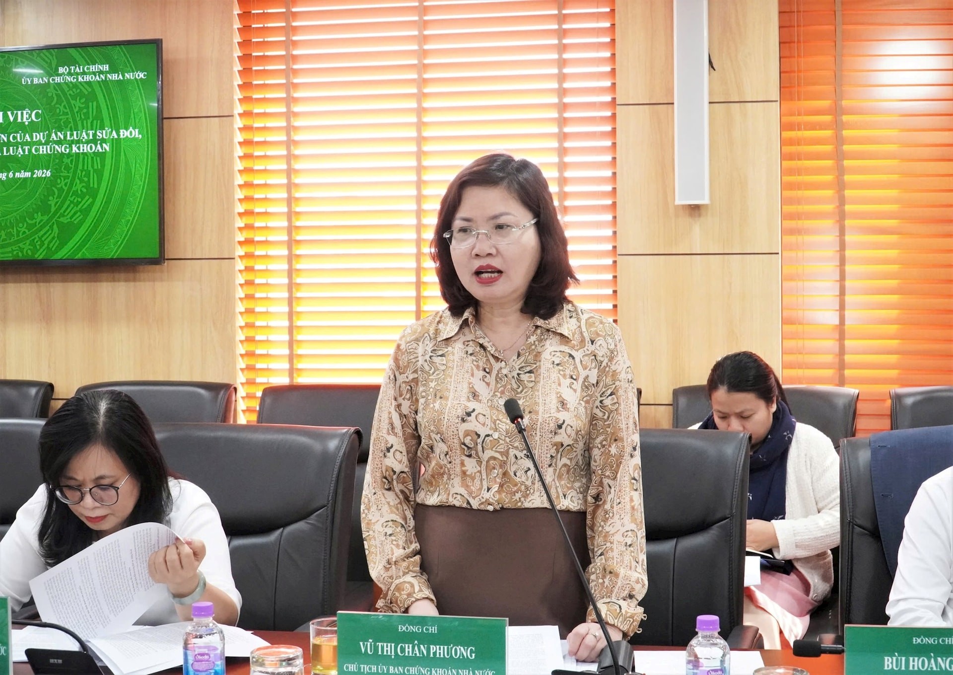 Chủ tịch UBCKNN Vũ Thị Chân Phương phát biểu tại buổi làm việc.jpg