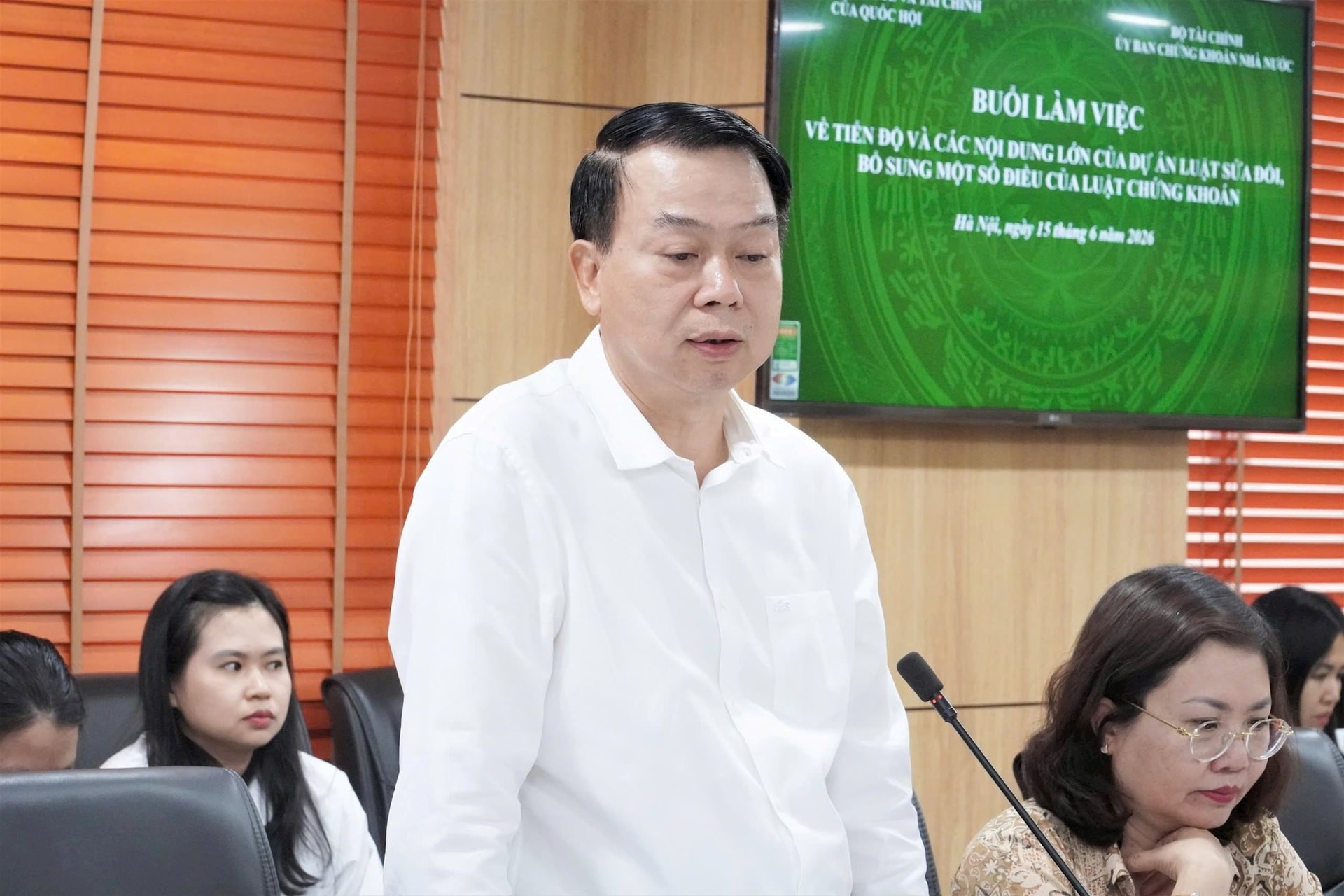 Thứ trưởng Bộ Tài chính Nguyễn Đức Chi phát biểu tại buổi làm việc.jpg